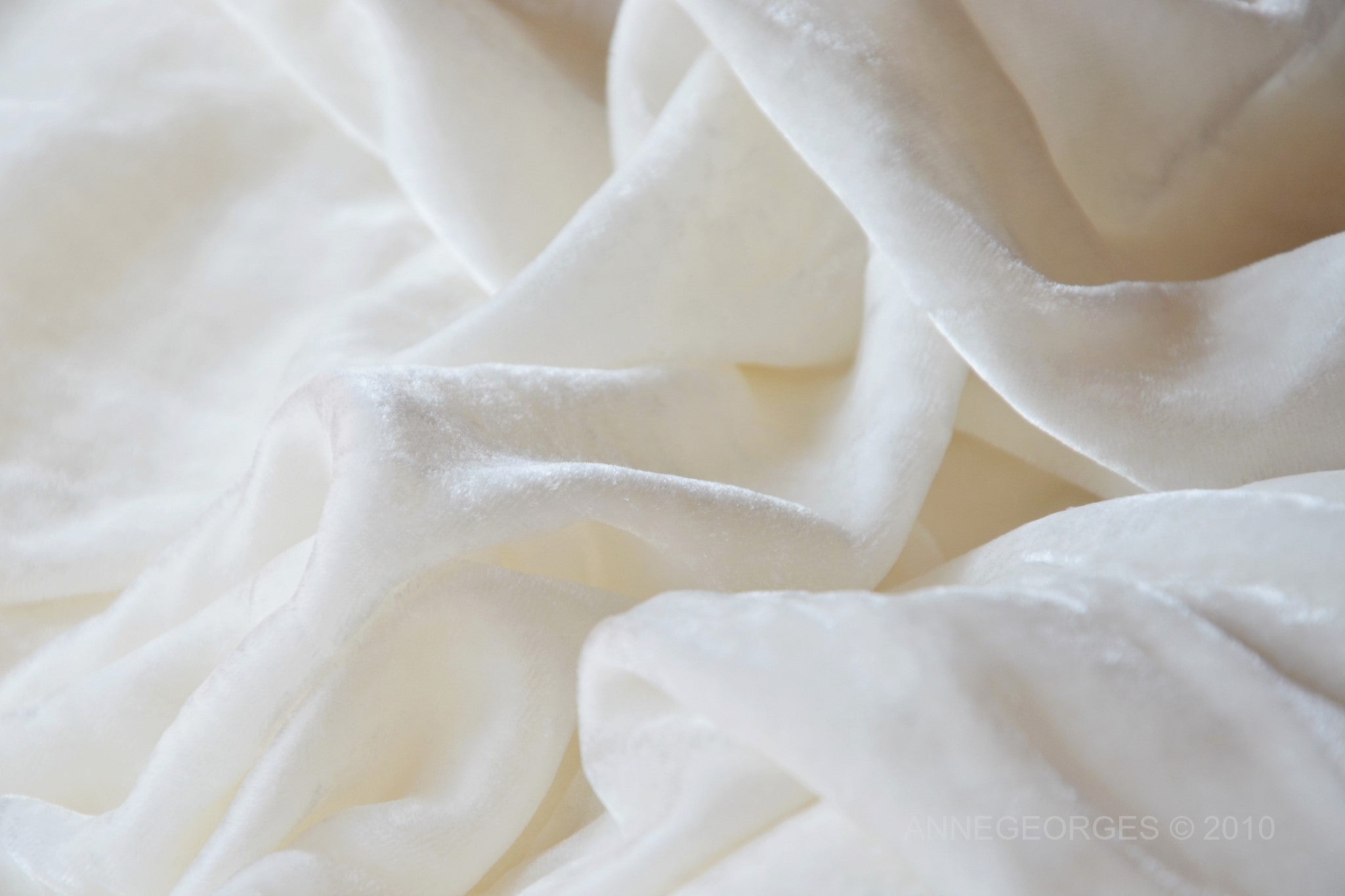 Silk velvet fabric by the yard. Dyeable Fluidic Silk Fabric. Wedding Dress  Fabric. 44 W.