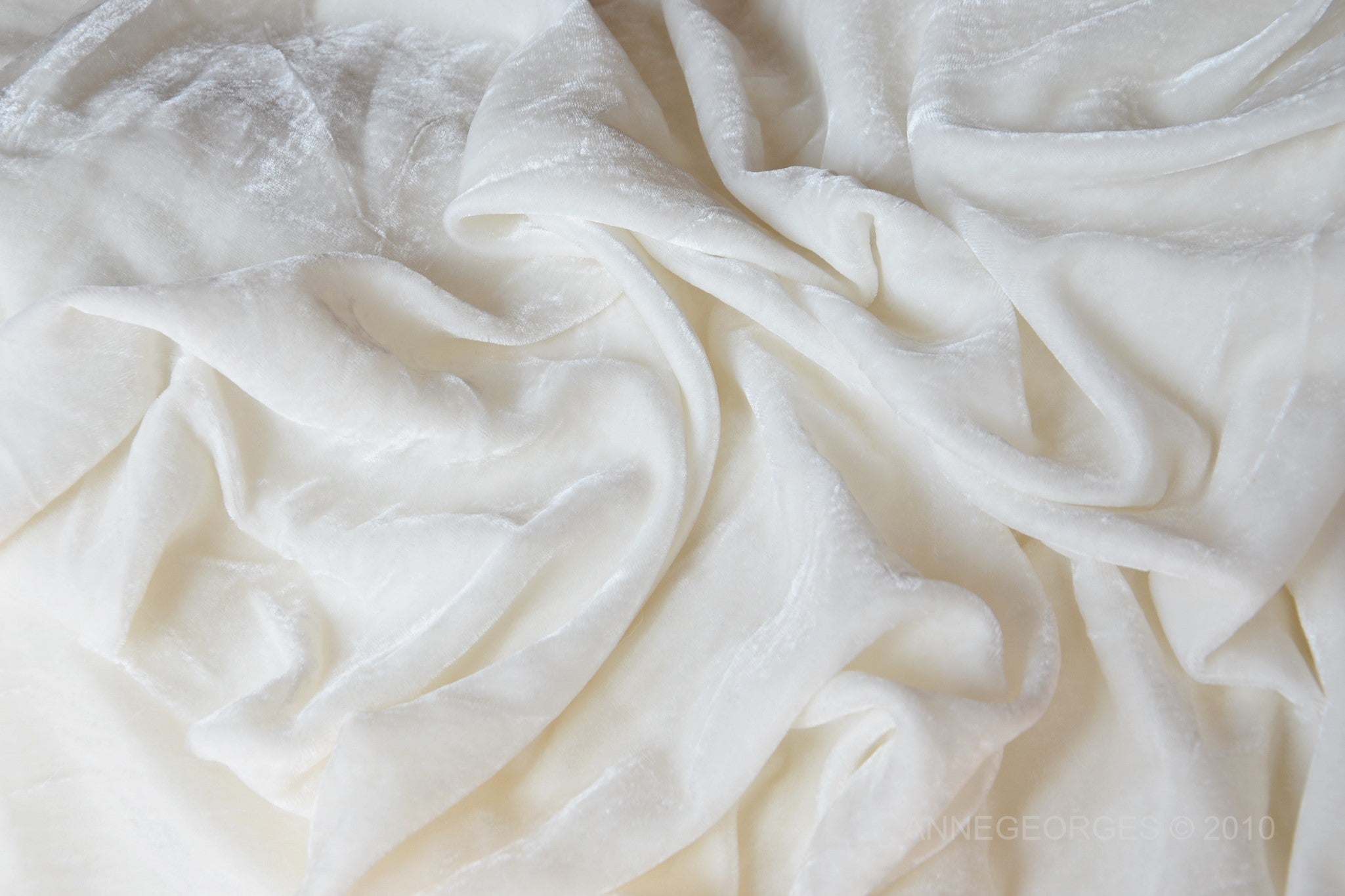 Silk velvet fabric by the yard. Dyeable Fluidic Silk Fabric. Wedding D – AnneGeorges